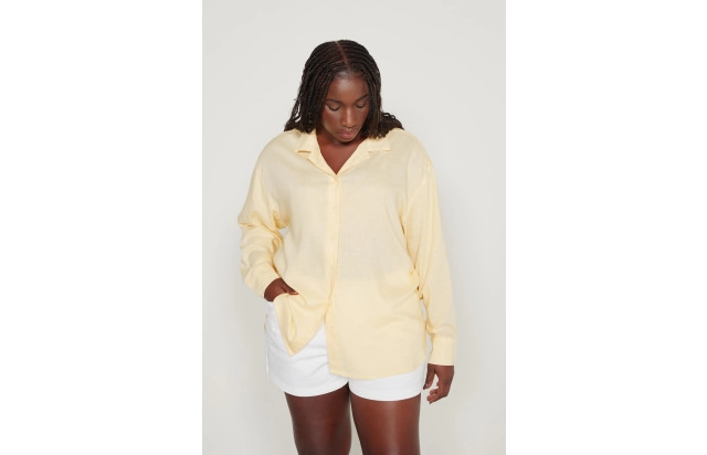 CAMISA AMARELA COM LINHO FEMININO PLUS SIZE