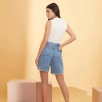 bermuda-meia-coxa-jeans-stone-feminina-izzat-26110-posterior